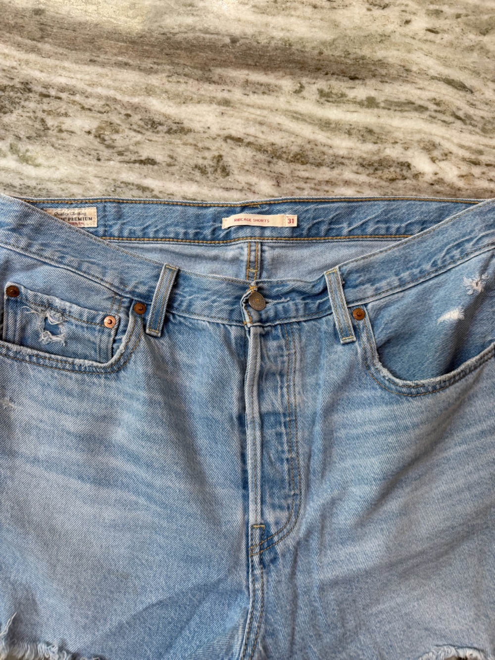 Levi's Ribcage Shorts Light Wash Denim Cutoff Shorts
Size 31 - Picture 3 of 7
